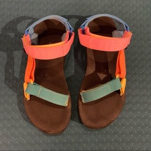 TEVA ORIGINAL UNIVERSAL - Women’s size 7 in “90s Multi”